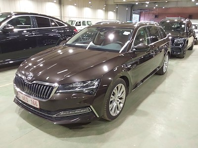 Kaufe SKODA SUPERB COMBI bei Ayvens Carmarket