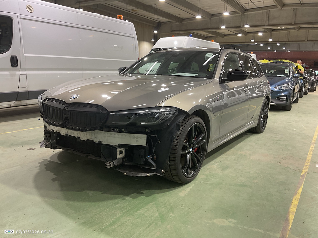 BMW 3 Series TOURING 2.0 330E (215KW) XDRIVE TOURING