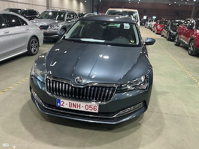 Compra SKODA SUPERB COMBI en Ayvens Carmarket