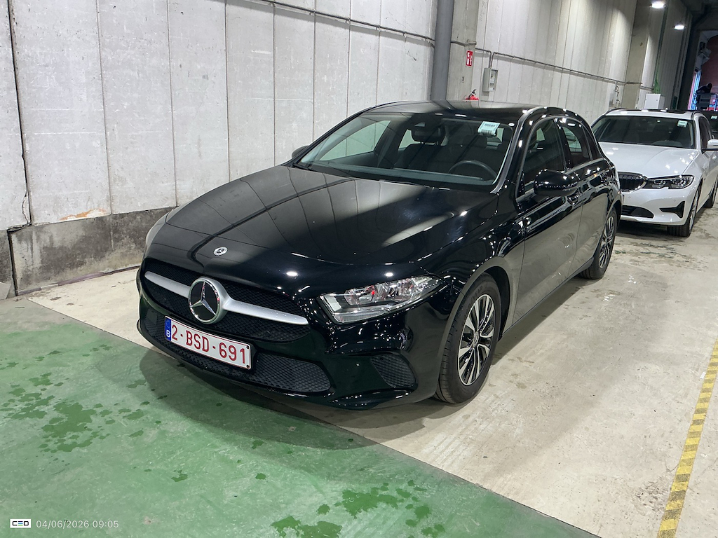 Mercedes-Benz A -CLSS 1.3  180 ESSENTIL LINE DCT