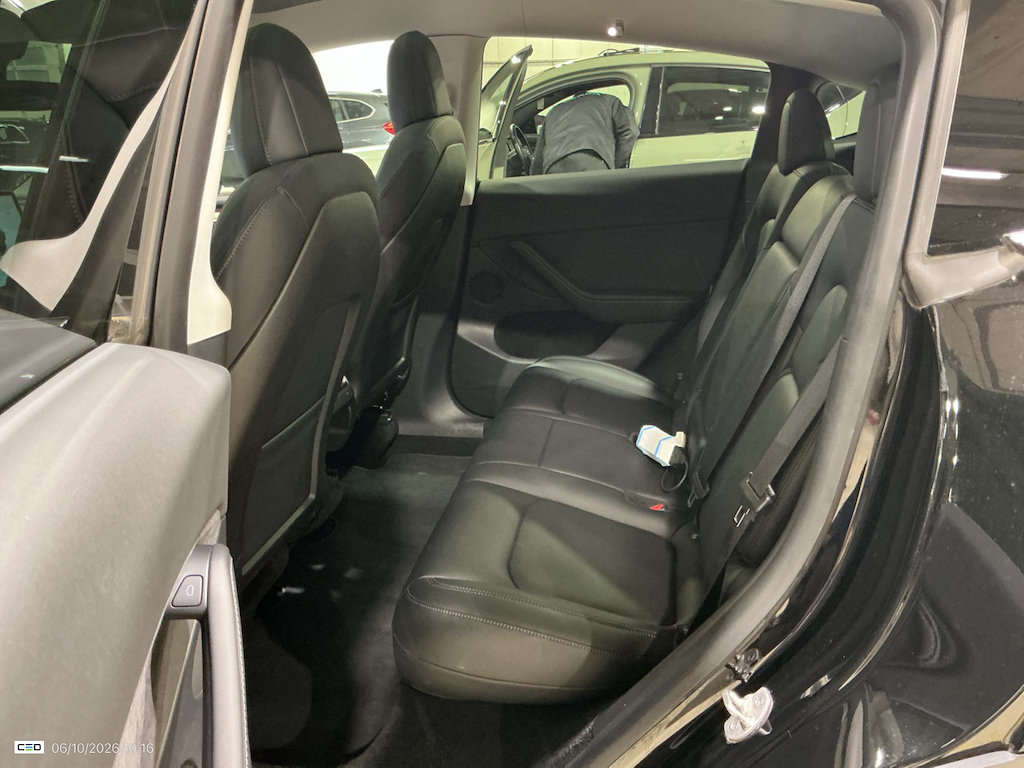 Foto 20 van Tesla Model Y