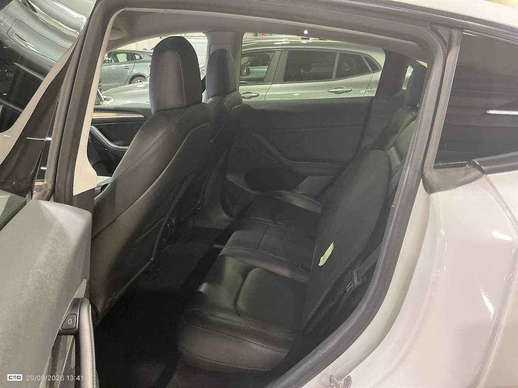 Foto 20 van Tesla Model Y