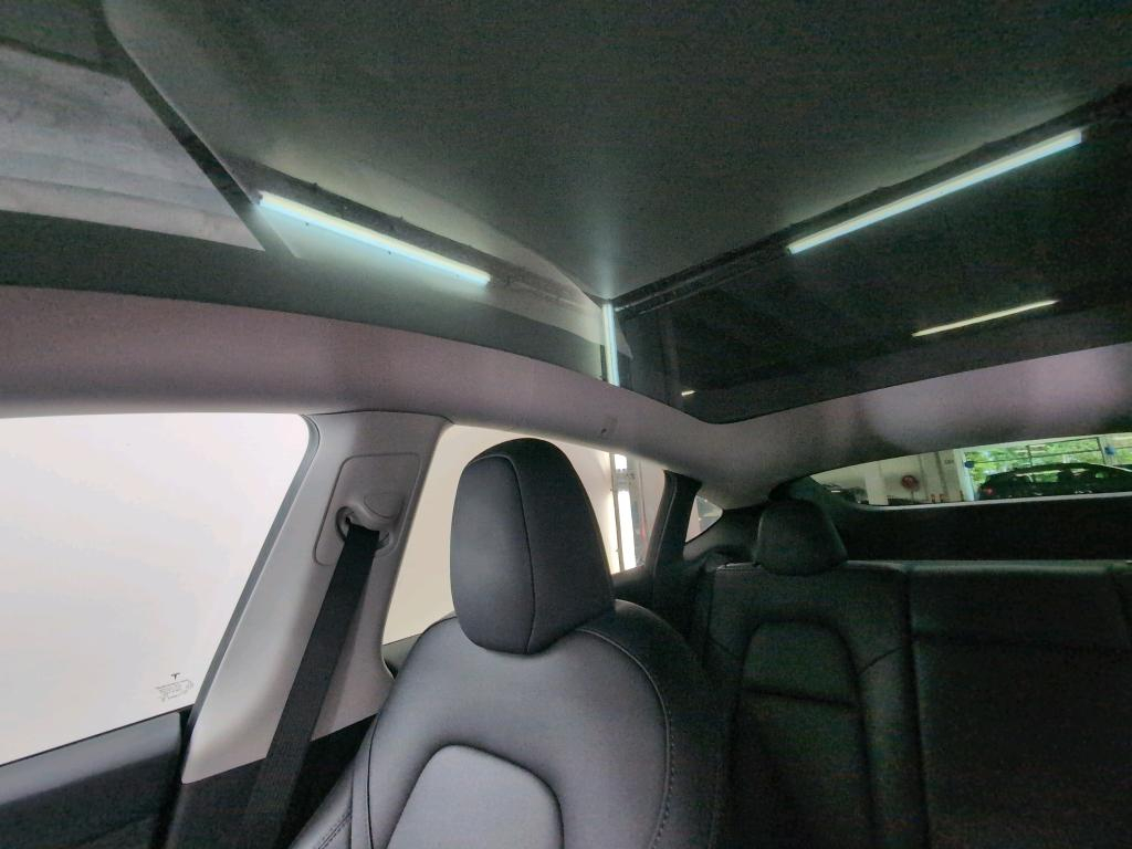 Foto 15 van Tesla Model Y