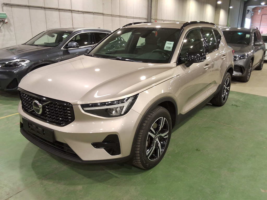 Volvo XC40 2.0 B3 MHEV PLUS DARK DESIGN DCT