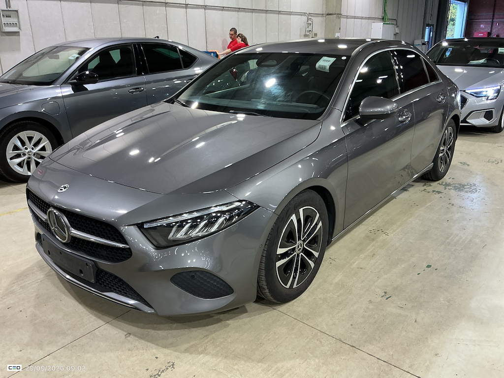 Mercedes-Benz A -CLASS LIMOUSINE 1.3 180 LUXURY LINE DCT