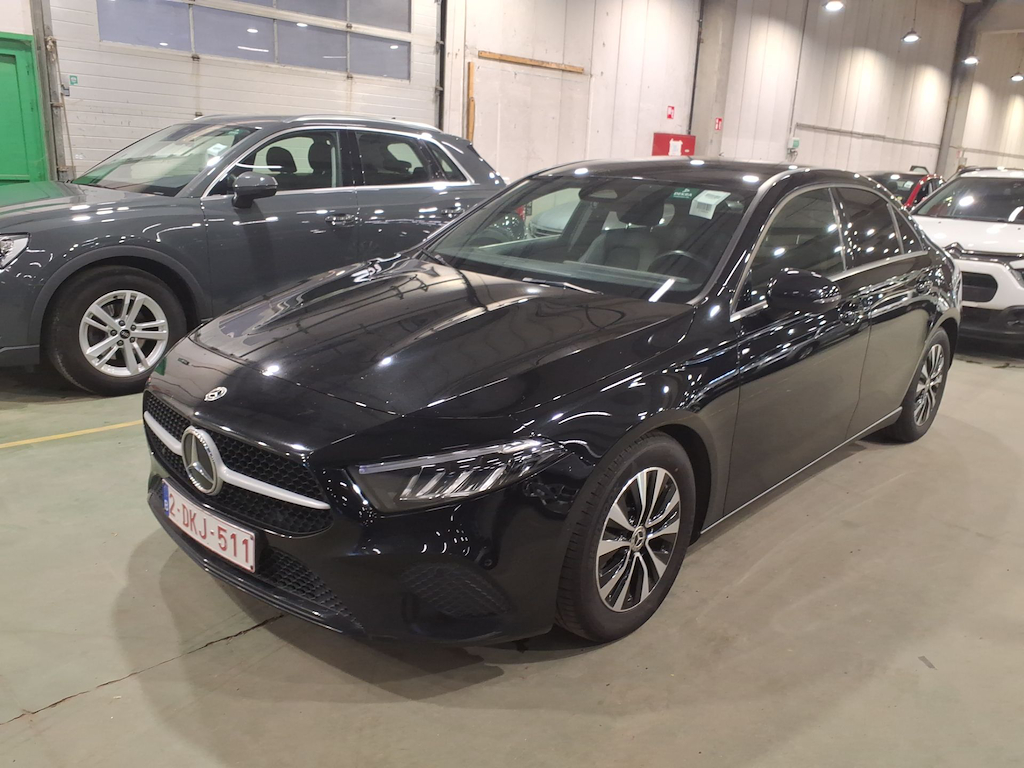MERCEDES-BENZ A-CLASS LIMOUSINE 1.3 A 180 BUSINESS LINE DCT