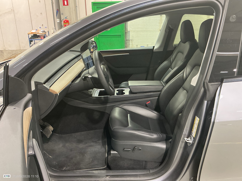 Foto 20 van Tesla Model Y