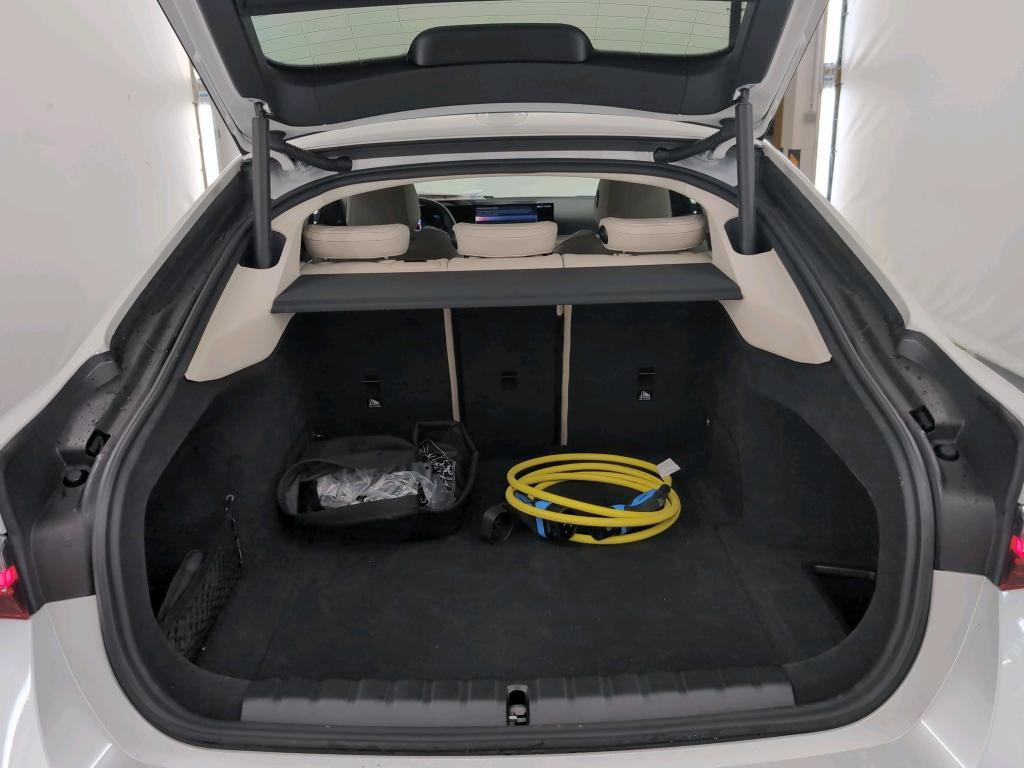 Foto 7 van BMW i4