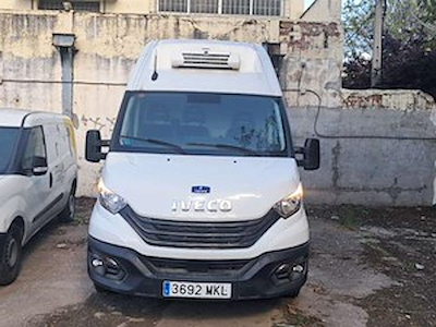 Köp IVECO DAILY på Ayvens Carmarket