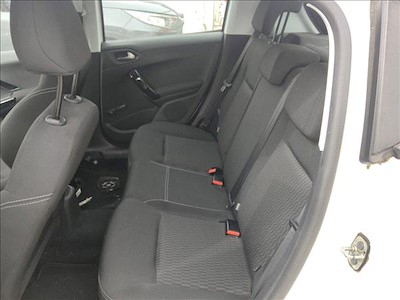Compra PEUGEOT 208 en Ayvens Carmarket