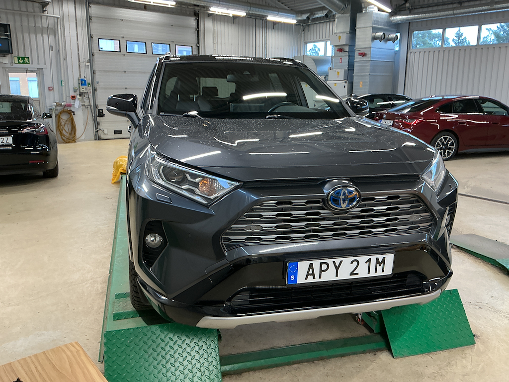 Toyota RAV4 Hybrid AWD-i 220hk Style Drag