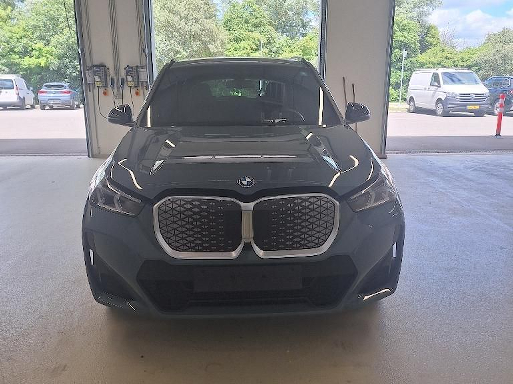 BMW iX1 XDRIVE30 67KWH M-SPORT 4WD 313 CV Packs; Premium Pro; Travel; Comfort; Mirror; Driv assist Pro; LED