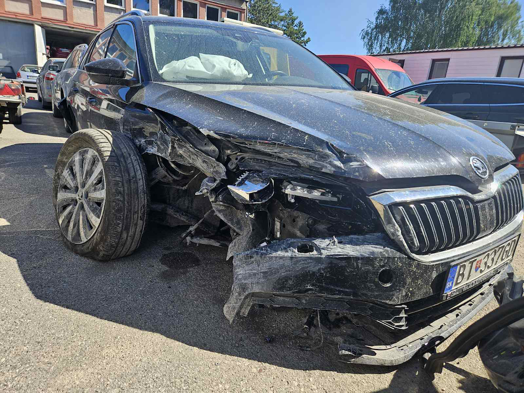 SKODA Superb Combi III 2.0 TDI SCR 110 kW (150 k) 7AP Style - WRECK!!!