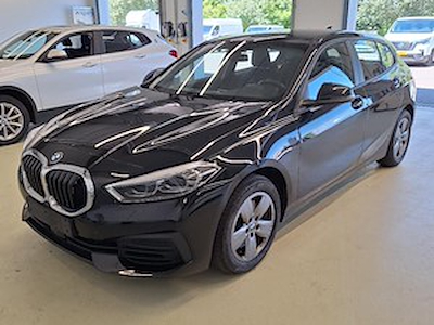 Kaufe BMW 118DA  HATCH Advantage bei Ayvens Carmarket
