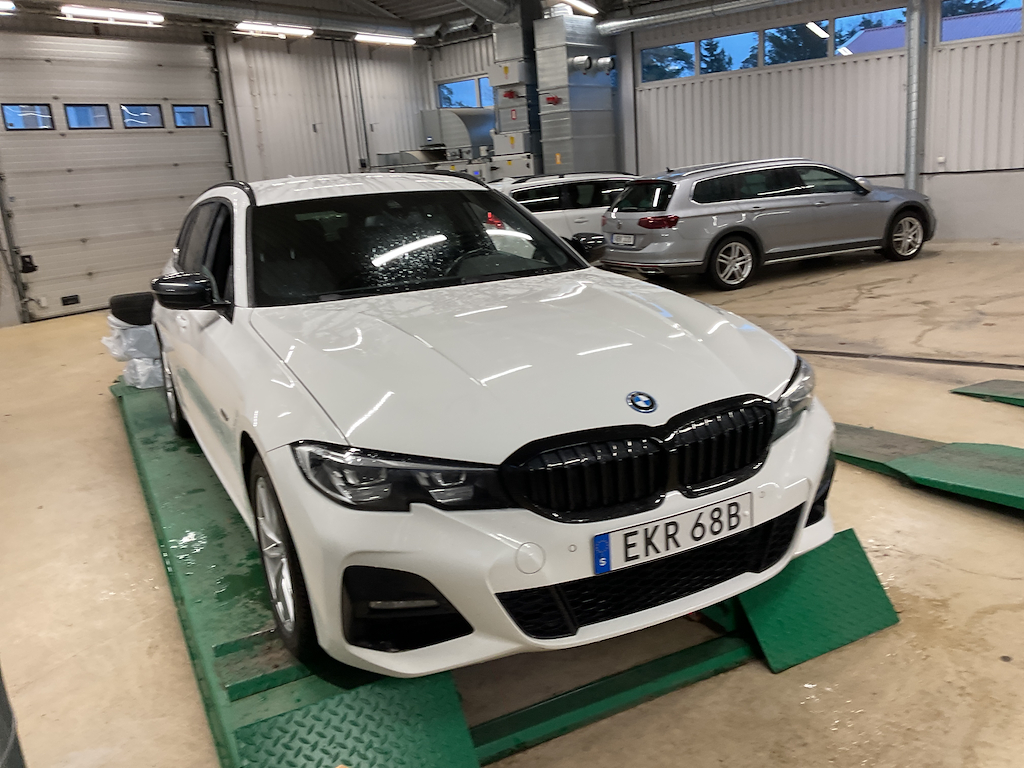 BMW 3 Series 330e xDrive M Sport Drag HiFi