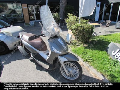 Kupi PIAGGIO PIAGGIO BEVERLY 300 IE ABS-ASR Motociclo 2-door (Euro 4) na Ayvens Carmarket