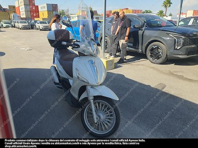 Achetez PIAGGIO PIAGGIO BEVERLY 300 IE ABS-ASR Motociclo 2-door (Euro 4) sur Ayvens Carmarket