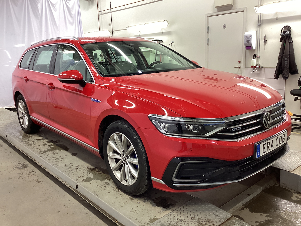 Volkswagen Passat GTE SC 218hk Executive business Drag