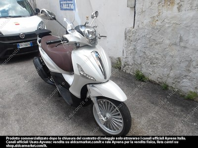 Koop uw PIAGGIO PIAGGIO BEVERLY 300 IE ABS-ASR Motociclo 2-door (Euro 4) op Ayvens Carmarket