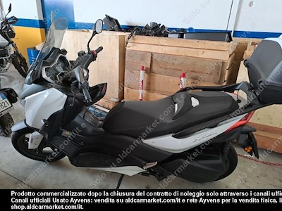 Buy YAMAHA YAMAHA XMAX 300 ABS CONSIP ALL. ISTITUTO Motociclo (Euro 5) on Ayvens Carmarket