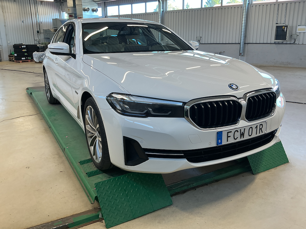 BMW 5 Series 530e xDrive Sedan 292hk Drag Läder Rattvärme
