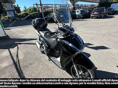 Köp HONDA HONDA SH 350 ABS BAULETTO KEYLESS E PARABREZZA Scooter  (Euro 5)  på Ayvens Carmarket