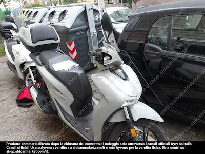 Buy HONDA HONDA SH 150 ABS BAULETTO E PARABREZZA Scooter 2-door (Euro 5)  on Ayvens Carmarket
