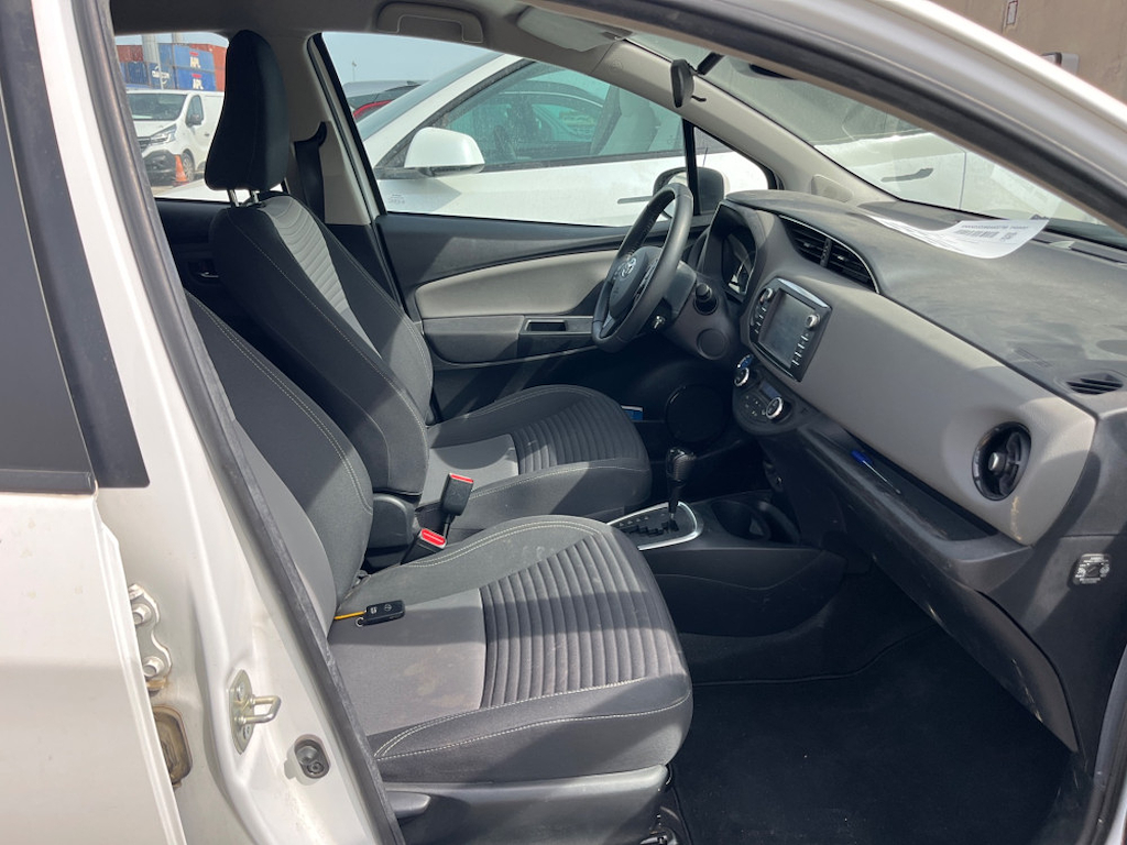 TOYOTA YARIS HYBRID Yaris 100h France Business 5p // 2 PLACES - 2 SEATS 