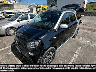 Kaufe SMART SMART FORFOUR 70 1.0 52kW passion twinamic Hatchback 5-door bei Ayvens Carmarket