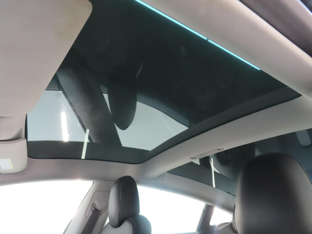 Foto 16 van Tesla Model 3