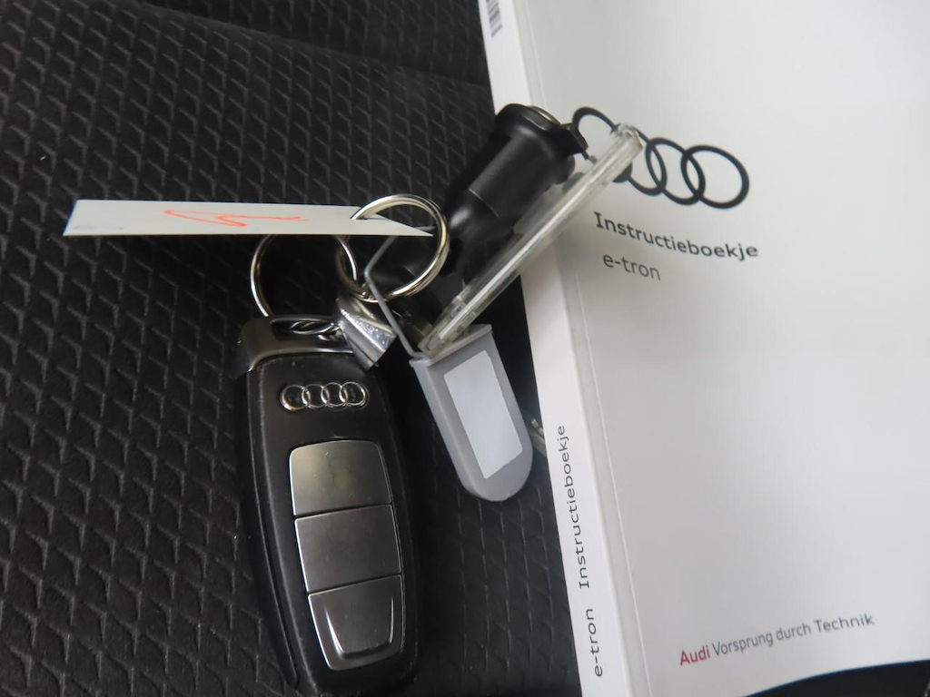 Foto 16 van Audi e-tron