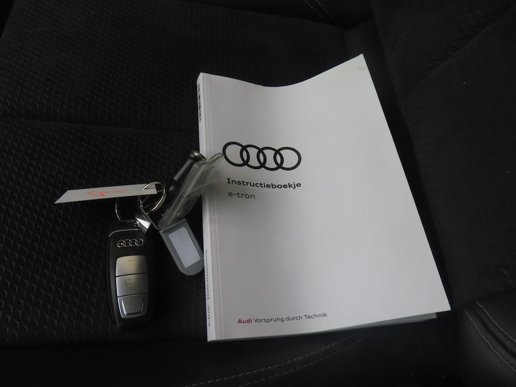 Foto 32 van Audi e-tron