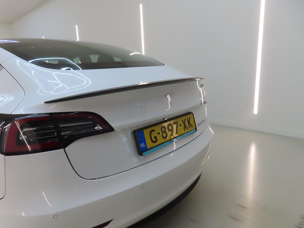 Foto 30 van Tesla Model 3