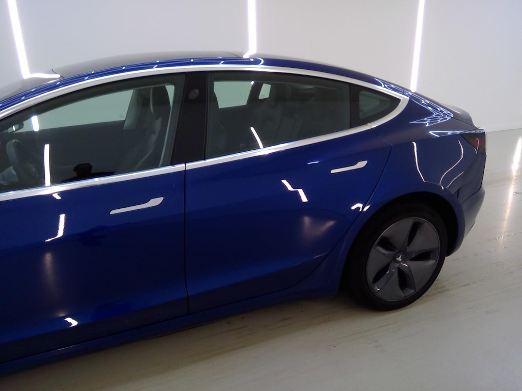 Foto 32 van Tesla Model 3