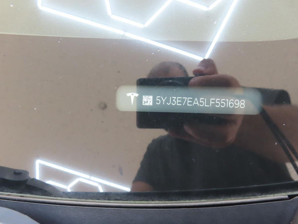 Photo 10 of Tesla Model 3
