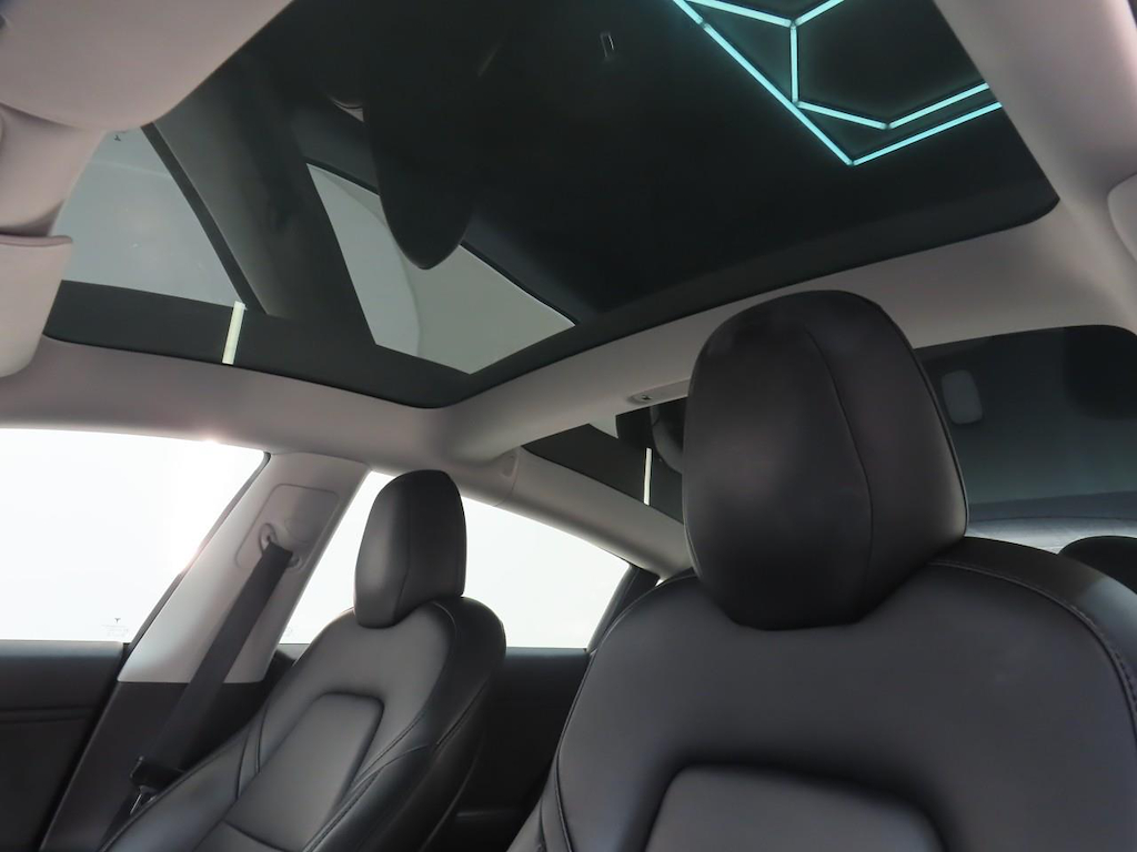 Photo 12 of Tesla Model 3