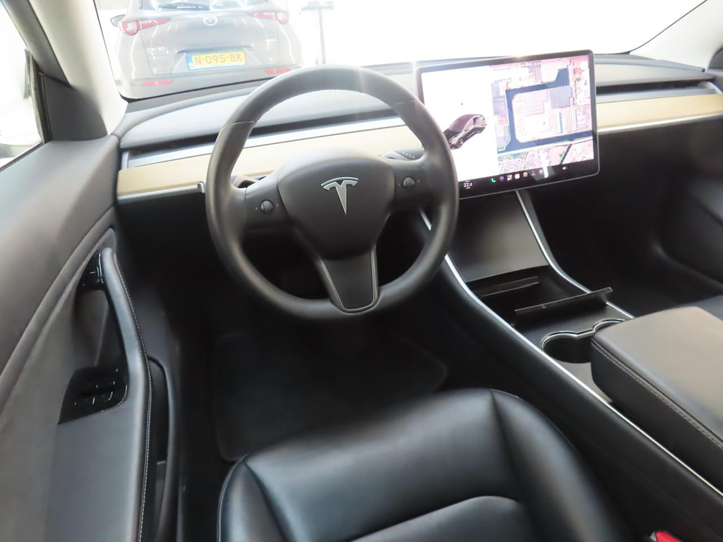Photo 3 of Tesla Model 3