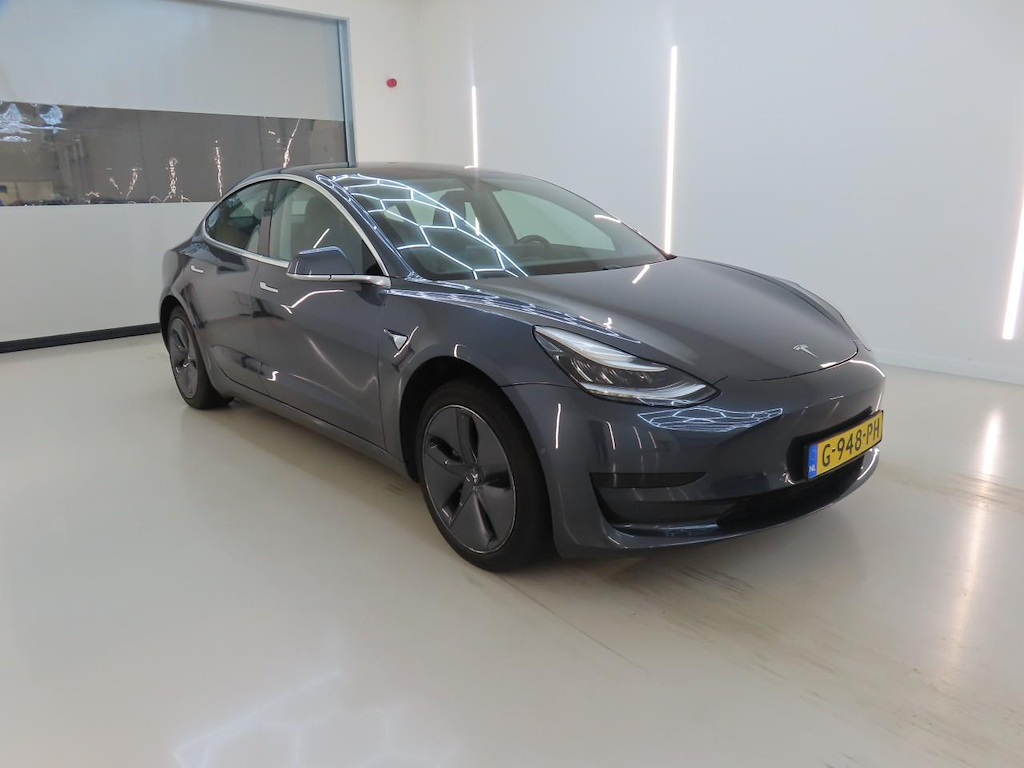 Photo 4 of Tesla Model 3