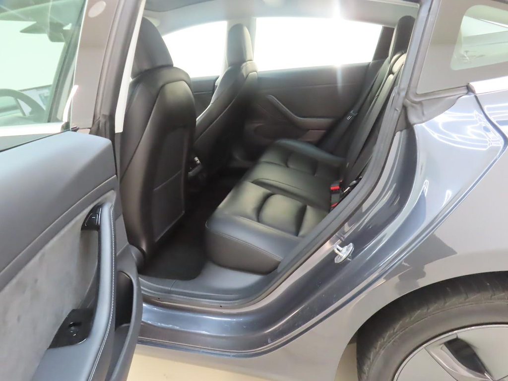 Photo 6 of Tesla Model 3