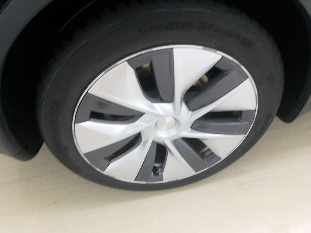 Foto 30 van Tesla Model Y