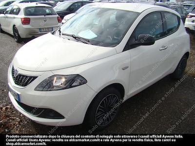 Comprar LANCIA LANCIA YPSILON (PC) 1.0 FIREFLY 70CV S&S HYBRID SILVER FP no Ayvens Carmarket