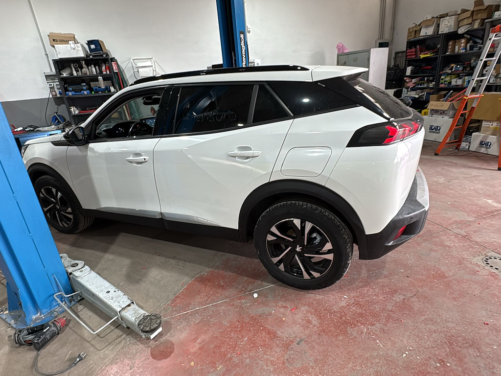 Peugeot 2008 (PC) BLUEHDI 130 EAT8 ALLURE PACK S/S AUT. FP -