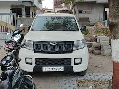 Buy MAHINDRA TUV300 1.5D T4+ on Ayvens Carmarket