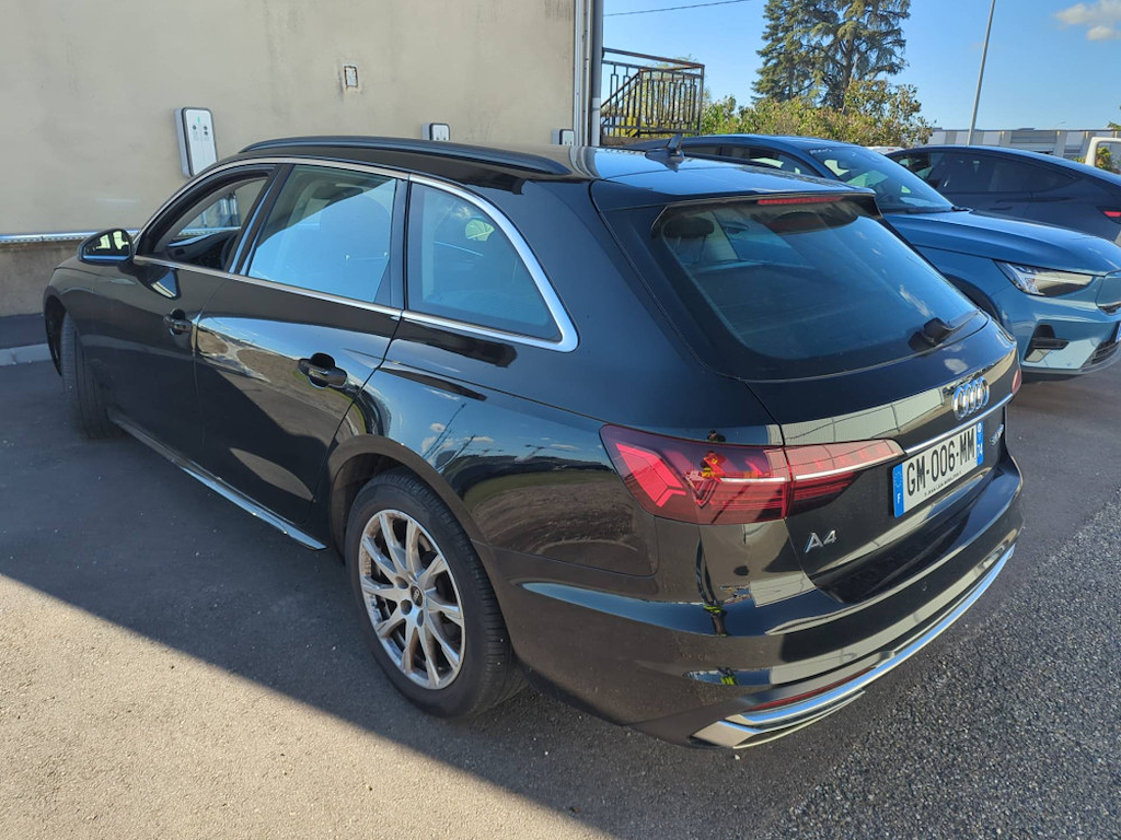 Audi A4 A4 AVANT 150ch Business line S tronic 7