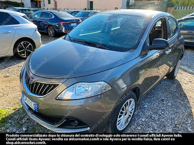 Koupit LANCIA LANCIA YPSILON (PC) 1.0 FIREFLY 70CV S&S HYBRID GOLD FP na Ayvens Carmarket