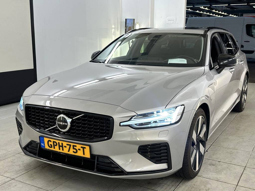 Volvo V60 T8 AWD Plug-in Hybrid Ultra - Dark