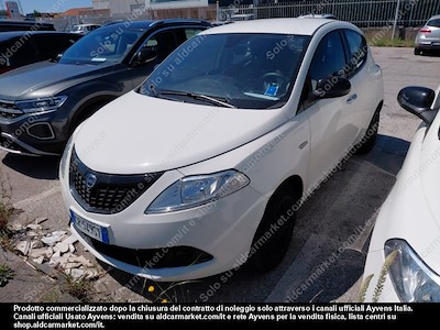 Köp LANCIA LANCIA YPSILON (PC) 1.0 FIREFLY 70CV HYBRID SILVER på Ayvens Carmarket