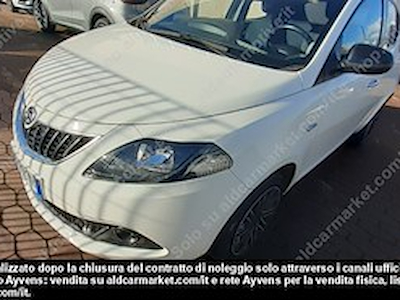 Kaufe LANCIA LANCIA YPSILON (PC) 1.0 FIREFLY 70CV HYBRID GOLD FP bei Ayvens Carmarket