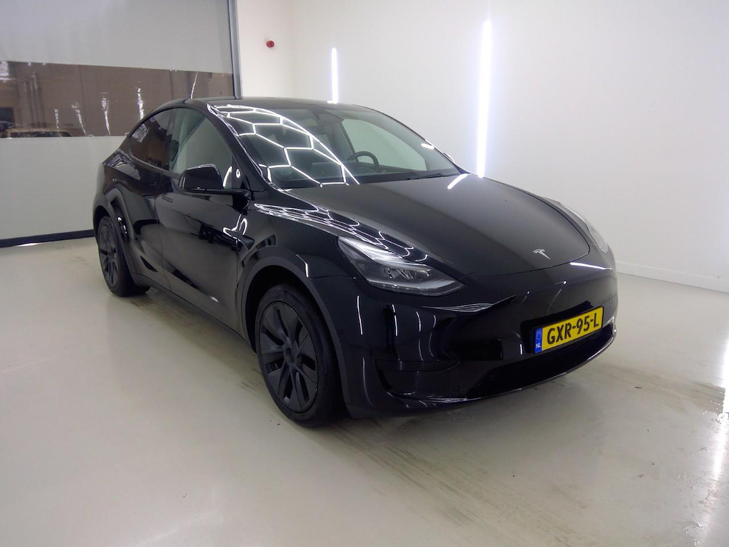 Photo 6 of Tesla Model Y