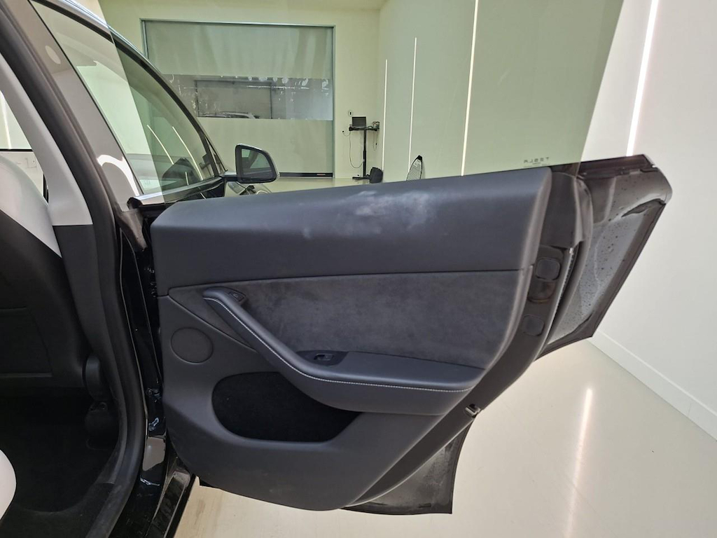 Foto 25 van Tesla Model Y